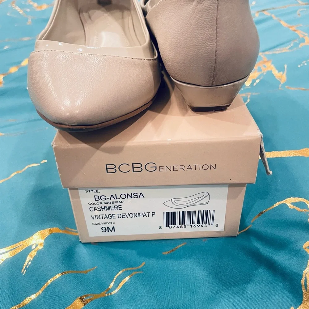 BCBGeneration LIKE NEW flats size 9 - Picture 3 of 14
